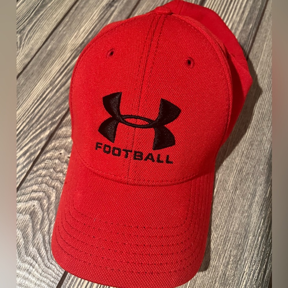 Men’s red UA hat Lg/XL